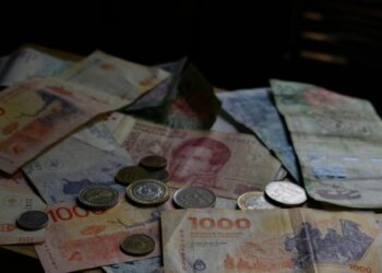 Cómo ahorrar dinero cada mes: 15 hábitos que transforman tu economía personal