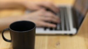 Cómo empezar a trabajar como freelance: plataformas, primeros clientes y errores a evitar