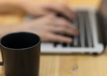 Cómo empezar a trabajar como freelance: plataformas, primeros clientes y errores a evitar