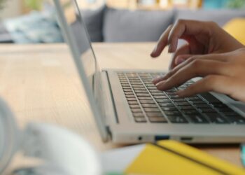 Cómo empezar como freelance en España: plataformas, tarifas y primeros clientes