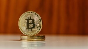 Cómo invertir en oro desde España: guía para comprar ETFs, ETCs y lingotes de forma eficiente