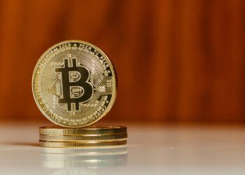 Cómo invertir en oro desde España: guía para comprar ETFs, ETCs y lingotes de forma eficiente