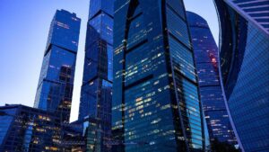 Cómo invertir en REITs desde España: inmobiliario sin comprar pisos