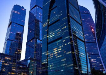 Cómo invertir en REITs desde España: inmobiliario sin comprar pisos