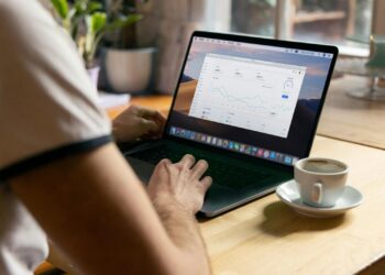 Cómo vender productos digitales y generar ingresos pasivos en 2026