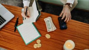 Los conceptos de finanzas personales que nadie te enseñó en el colegio