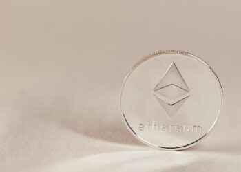 Qué es el staking de criptomonedas: cómo funciona, riesgos y rentabilidad