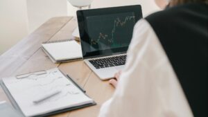 Cómo invertir en el MSCI World desde España: guía para construir una cartera global con ETFs