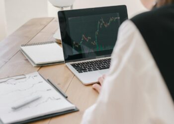 Cómo invertir en el MSCI World desde España: guía para construir una cartera global con ETFs