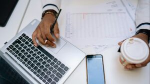 Comparadores financieros en España: guía para encontrar la mejor hipoteca, préstamo o cuenta