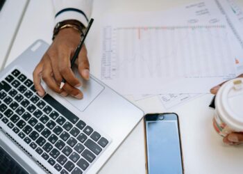 Comparadores financieros en España: guía para encontrar la mejor hipoteca, préstamo o cuenta