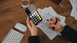 Qué hacer si debes dinero a Hacienda: guía para aplazar o fraccionar deudas tributarias