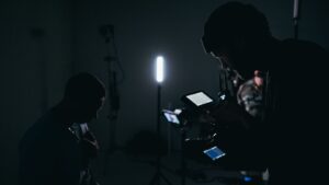 Ganar dinero en YouTube en España: requisitos 2026
