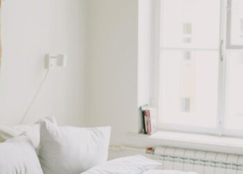 Dormitorio luminoso preparado para alquilar una habitación de tu casa a un inquilino