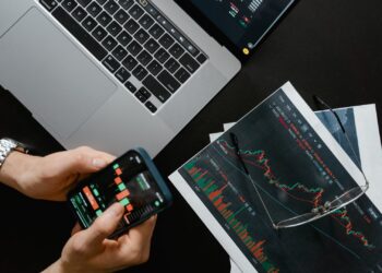 Gráficos de mercado de deuda que ilustran la prima de riesgo y la rentabilidad de los bonos