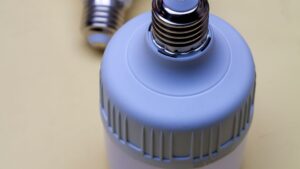 Factura de la luz: cómo entenderla y pagar menos