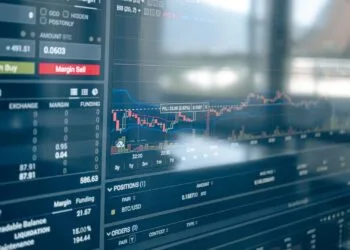Pantalla con gráficos de cotización donde se envían órdenes de bolsa de compra y venta